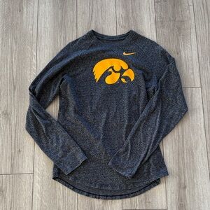 Nike Men’s Iowa Hawkeyes long-sleeve performance gray tshirt Medium